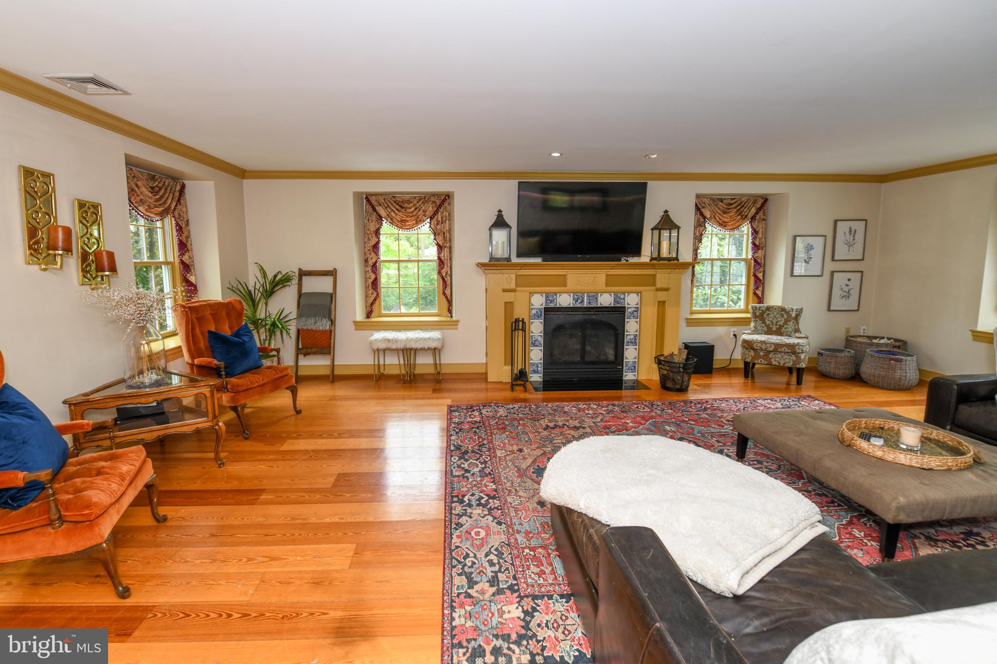 2488 Pine Road Huntingdon Valley, PA 19006 - Photo 7 of 56 Living Room