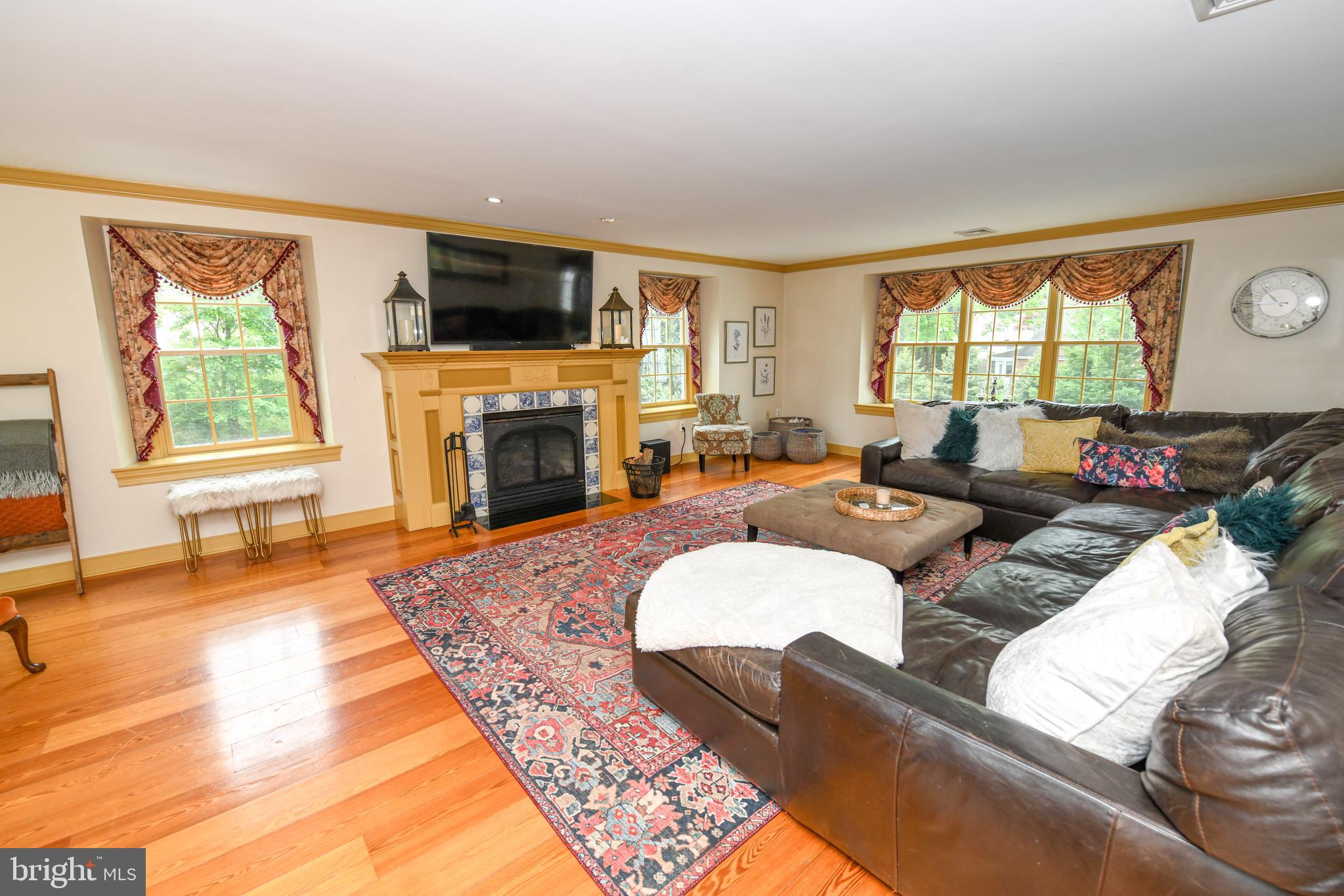 2488 Pine Road Huntingdon Valley, PA 19006 - Photo 8 of 56 Living Room