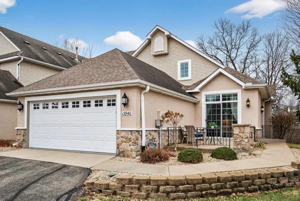 $425,000 | 13940 Shoreside Court, Savage, MN 55378