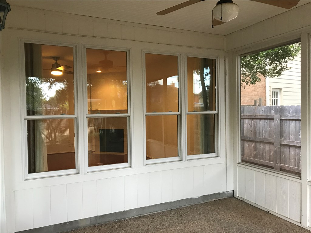6428 Ruxton Lane Austin, TX 78749 - Photo 21 of 23 a view of an empty room with a window
