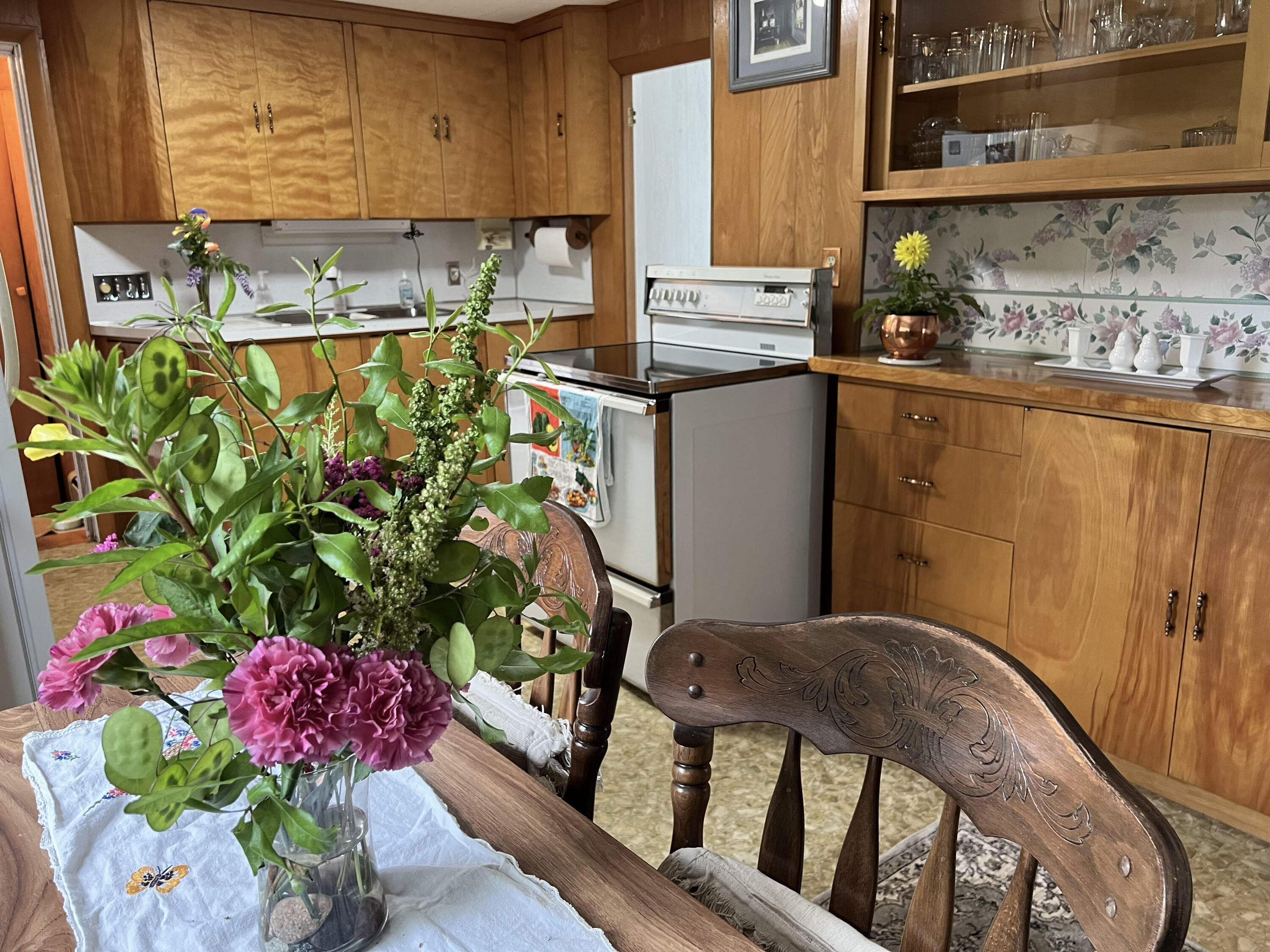24 Shore Road Bass Harbor, ME 04653 - Photo 26 of 49 Dining area