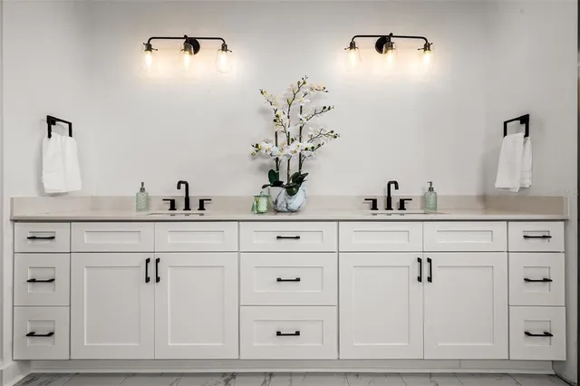 $3,999,950 | 597 Buttonwood Drive, Longboat Key, FL 34228