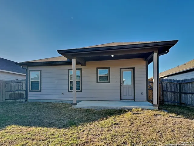 $1,449 | 125 Buttercup Bend, New Braunfels, TX 78130