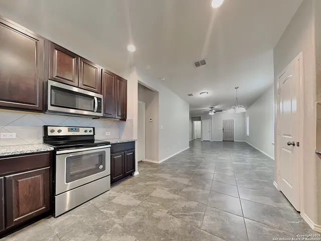 $1,449 | 125 Buttercup Bend, New Braunfels, TX 78130