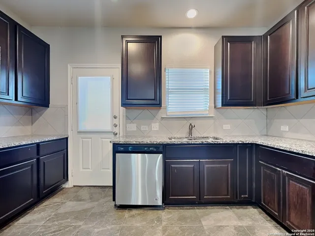 $1,449 | 125 Buttercup Bend, New Braunfels, TX 78130