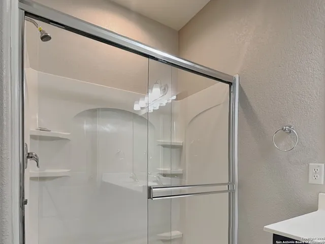 $1,449 | 125 Buttercup Bend, New Braunfels, TX 78130