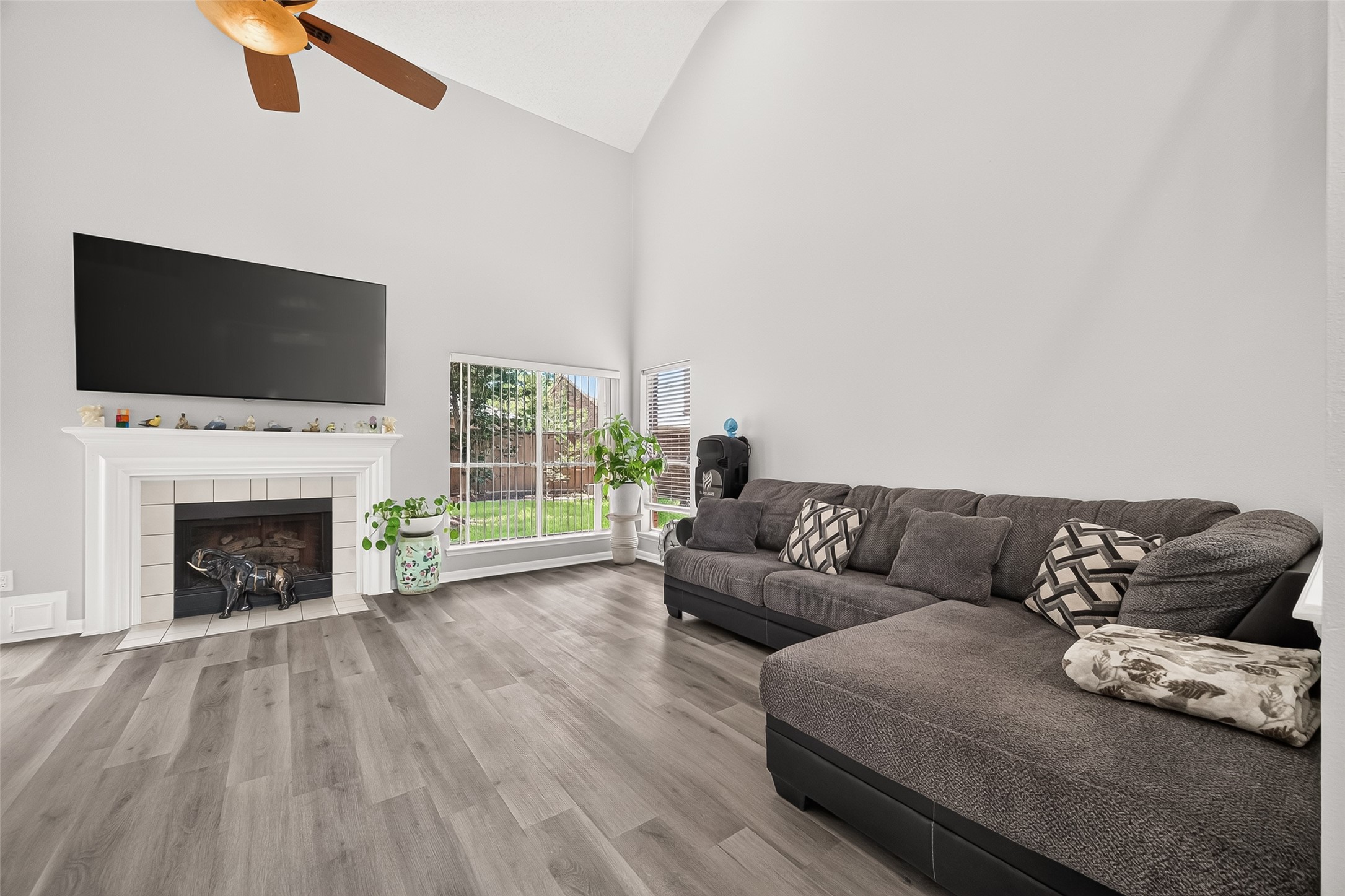 8815 Driftstone Drive Spring, TX 77379 - Photo 7 of 42