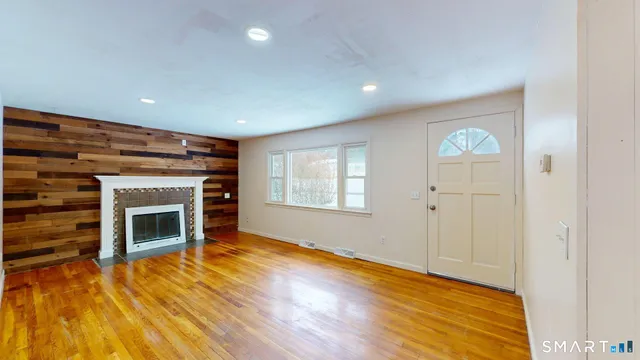 $279,900 | 44 Sharren Lane, Enfield, CT 06082