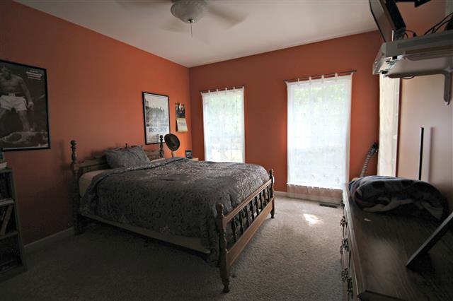 87 Oak Hollow Road Manchester, TN 37355 - Photo 12 of 18 Bedroom #3 faces wooded lot in rear.