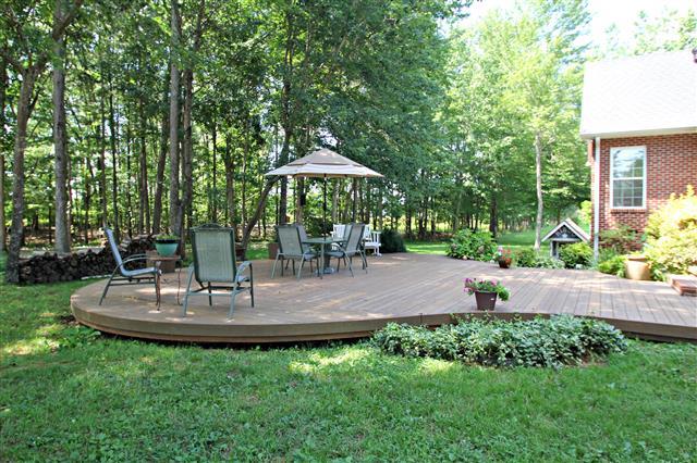 87 Oak Hollow Road Manchester, TN 37355 - Photo 16 of 18 Large, platform style deck provides a beautiful space for outdoor entertainment.