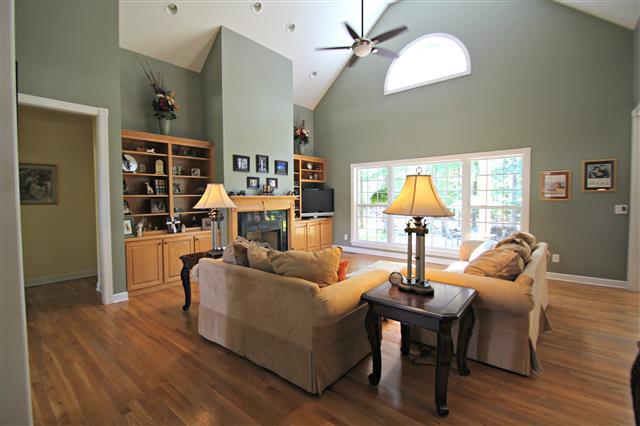 87 Oak Hollow Road Manchester, TN 37355 - Photo 3 of 18 Great room has 18 ft. ceiling with expansive windows that provide lots of natural light.