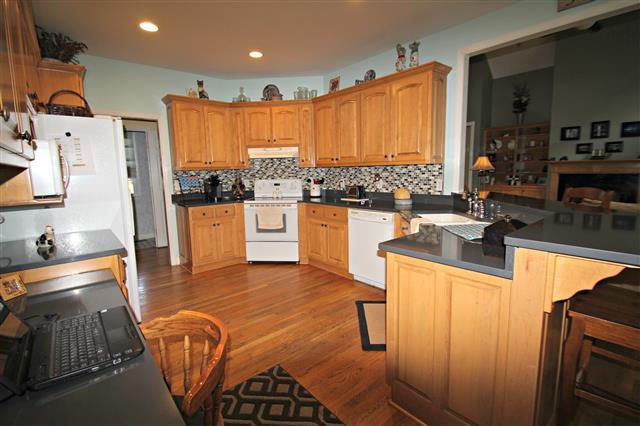 87 Oak Hollow Road Manchester, TN 37355 - Photo 7 of 18 Another view of kitchen, appliances stay.