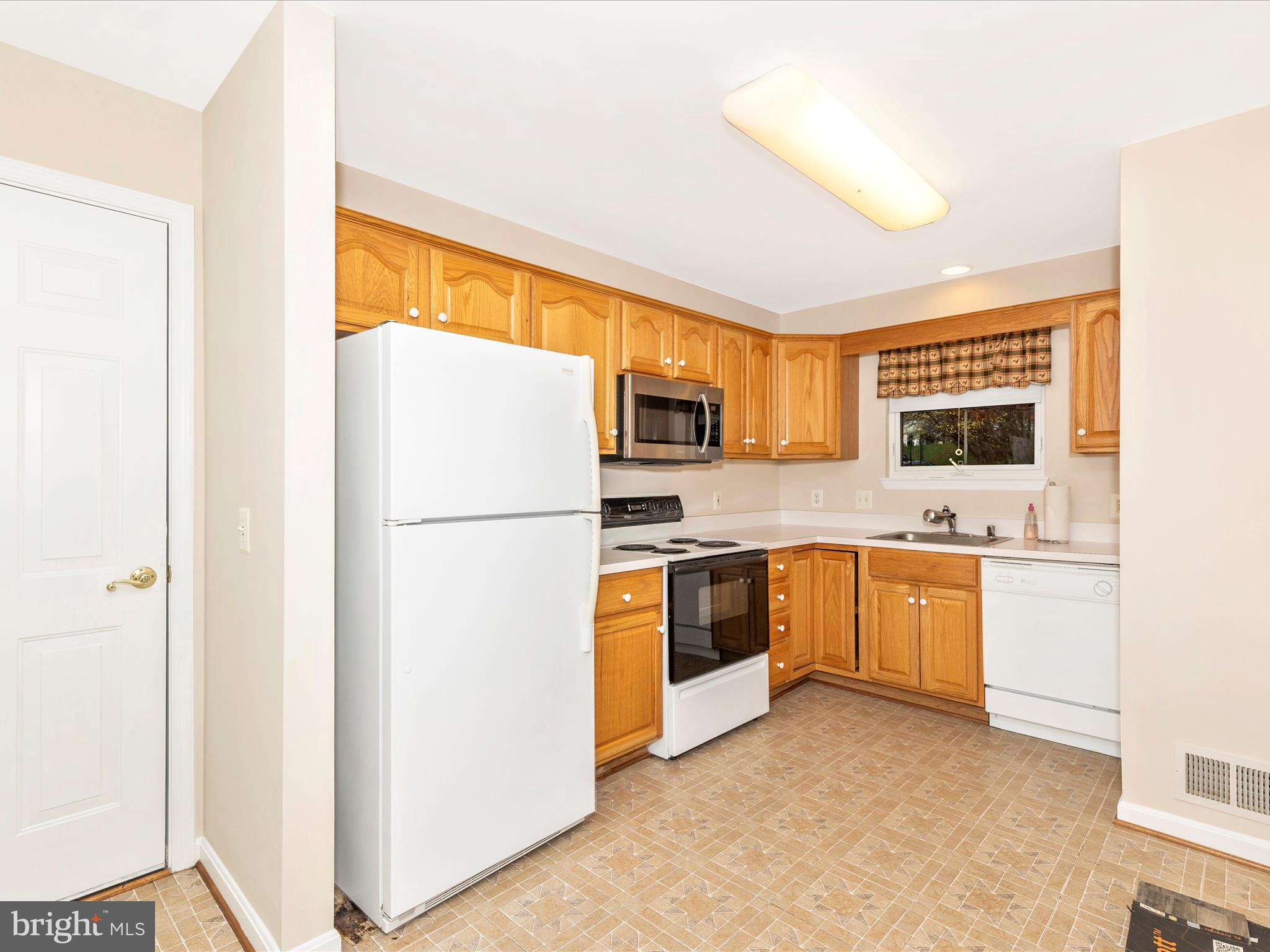 606 Merridale Boulevard Mount Airy, MD 21771 - Photo 11 of 51 Kitchen