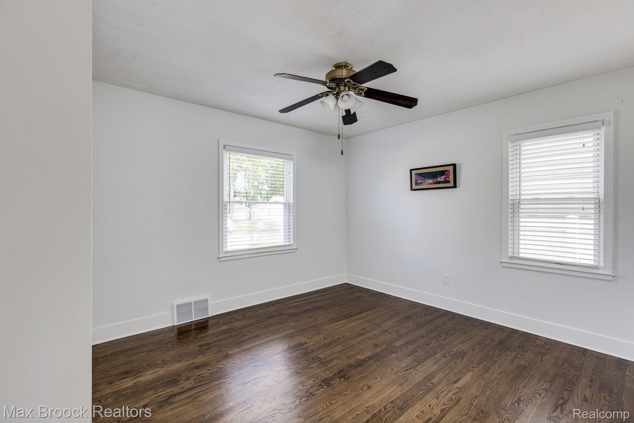 2289 Oxford Road Berkley, MI 48072 - Photo 19 of 35 2289+Oxford+Rd+Berkley-11-web.jpg