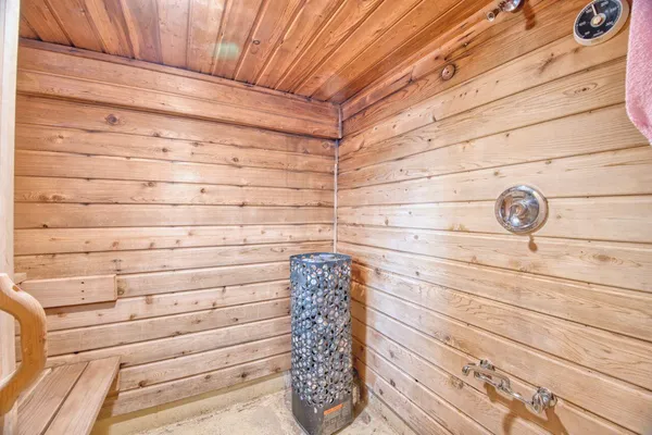 $154,000 | 1522 13th Avenue East, Hibbing, MN 55746