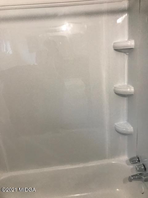 1472 Canterbury Road Macon, GA 31206 - Photo 7 of 10 BATHROOM TUB