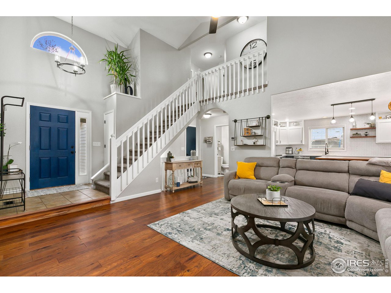 Beautiful entry in to the Living Room