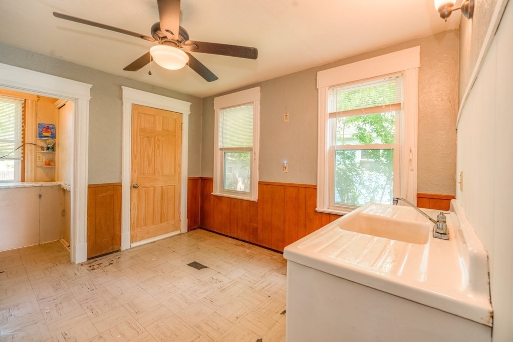 32 Bentley Street Springfield, MA 01108 - Photo 13 of 29 Gallery Image 13