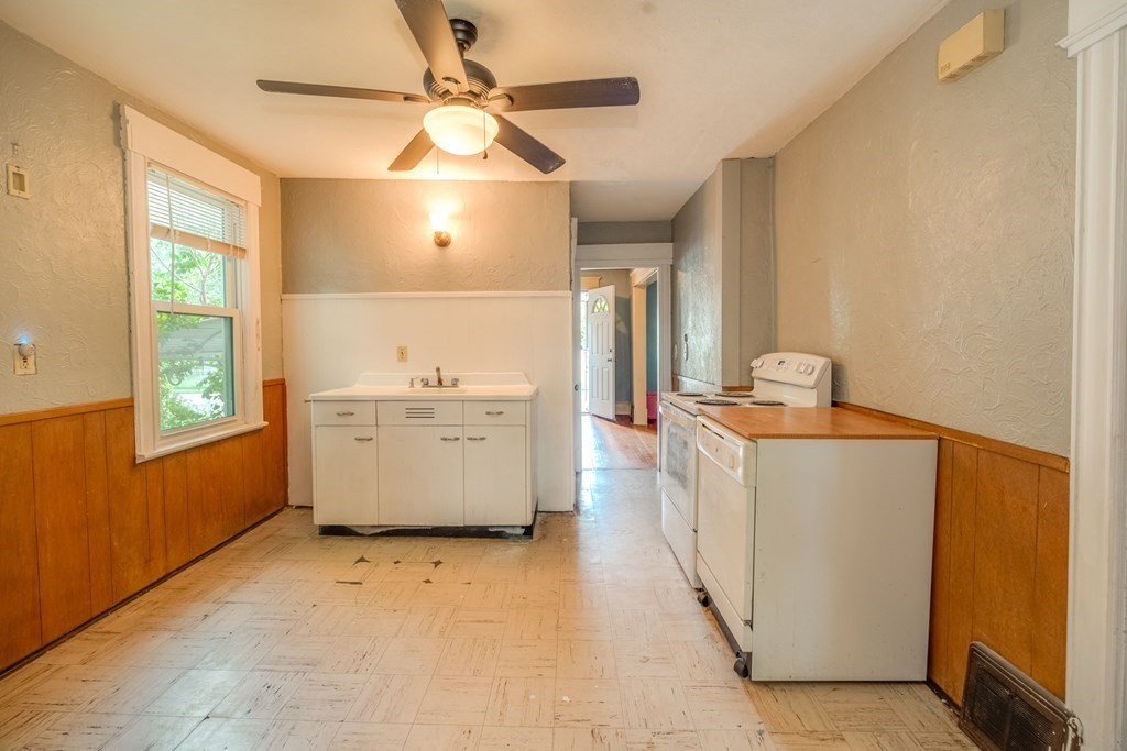 32 Bentley Street Springfield, MA 01108 - Photo 14 of 29 Gallery Image 14