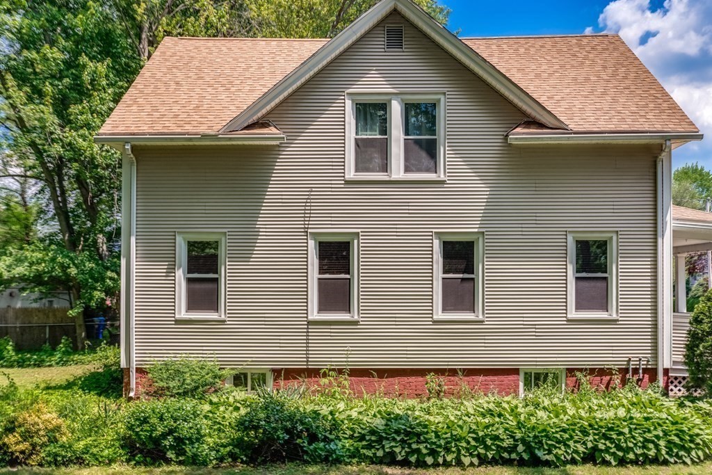 32 Bentley Street Springfield, MA 01108 - Photo 3 of 29 Gallery Image 3