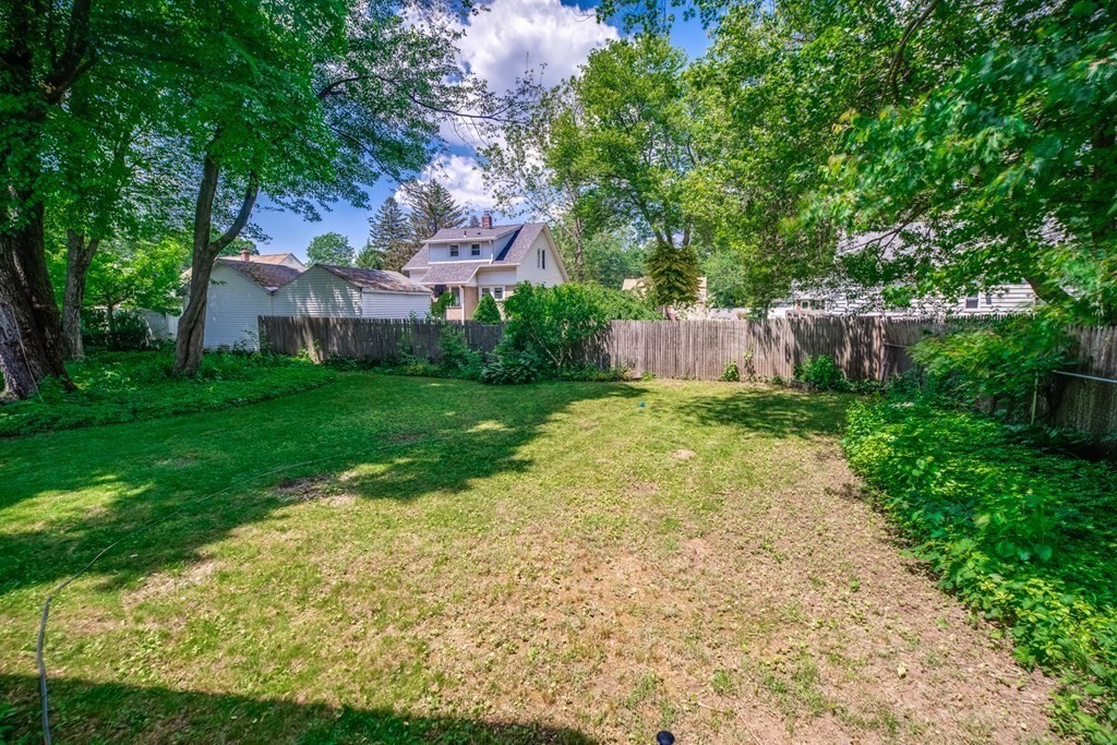 32 Bentley Street Springfield, MA 01108 - Photo 6 of 29 Gallery Image 6