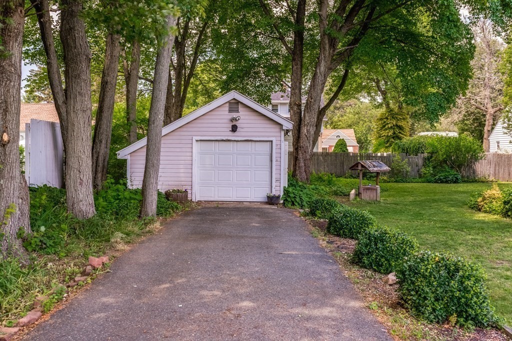 32 Bentley Street Springfield, MA 01108 - Photo 8 of 29 Gallery Image 8