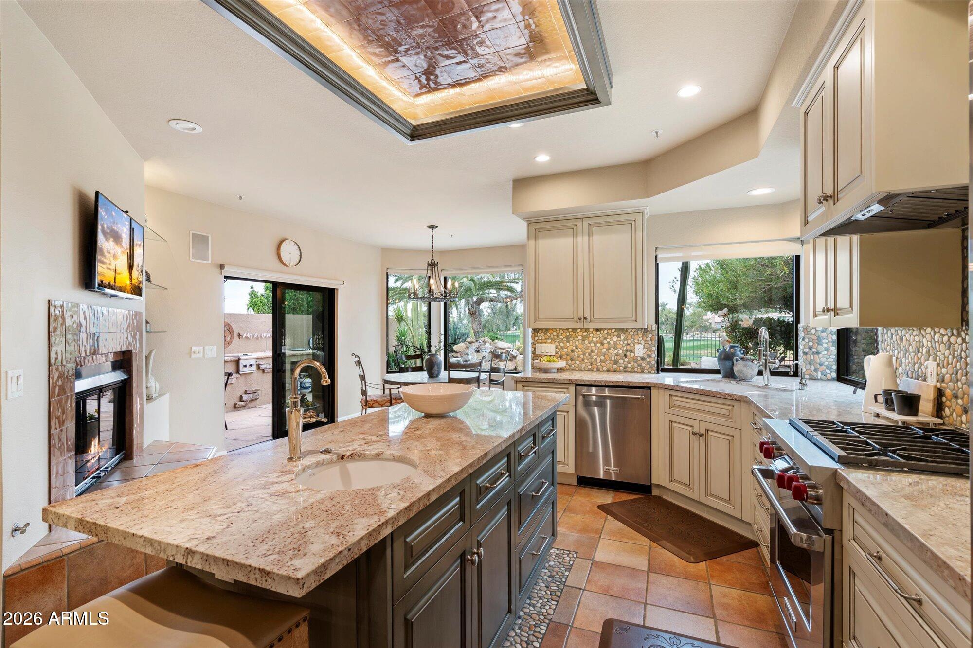 7740 East Gainey Ranch Road, Unit 27 Scottsdale, AZ 85258 - Photo 8 of 22 10-109638274