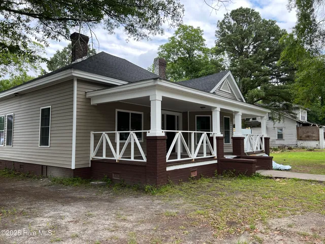 $1,950 | 210 Paris Avenue, Greenville, NC 27834