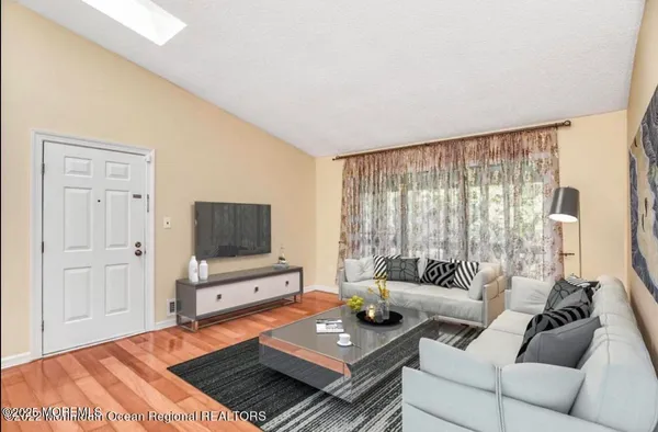 $2,600 | 71 Crabapple Lane, Unit 266, Franklin Park, NJ 08823