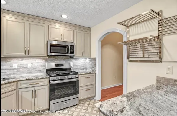 $2,600 | 71 Crabapple Lane, Unit 266, Franklin Park, NJ 08823