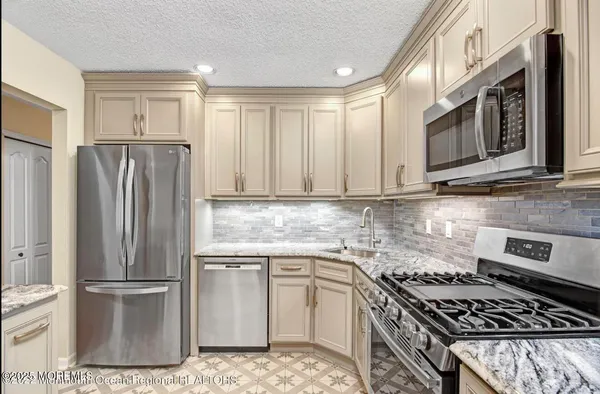 $2,600 | 71 Crabapple Lane, Unit 266, Franklin Park, NJ 08823