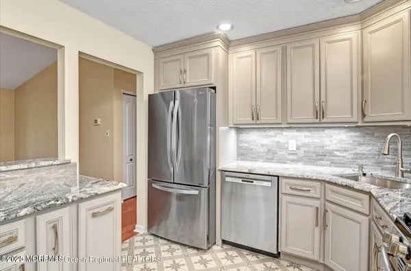 $2,600 | 71 Crabapple Lane, Unit 266, Franklin Park, NJ 08823