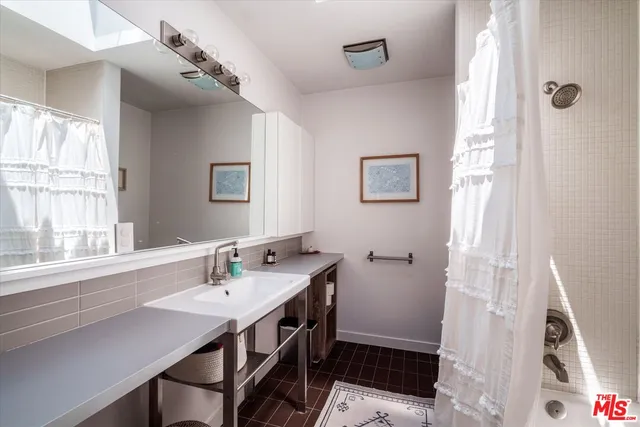 a view of an outdoor space