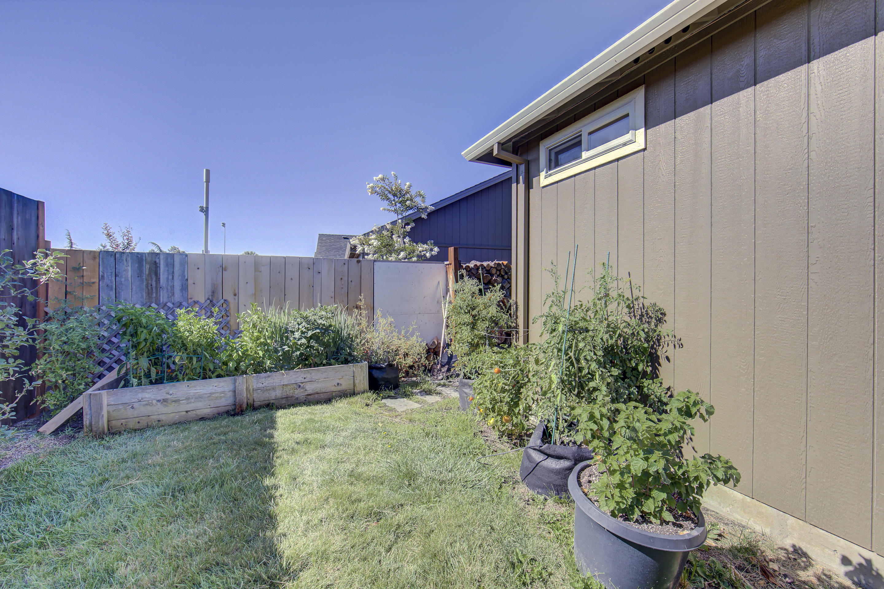 124 Dianne Way Eagle Point, OR 97524 - Photo 25 of 26 Raised Gardens