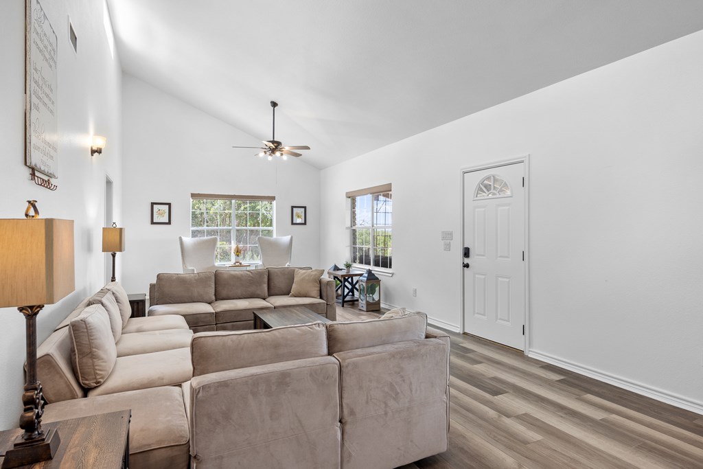 114 Solar Hill Road Kerrville, TX 78028 - Photo 5 of 48