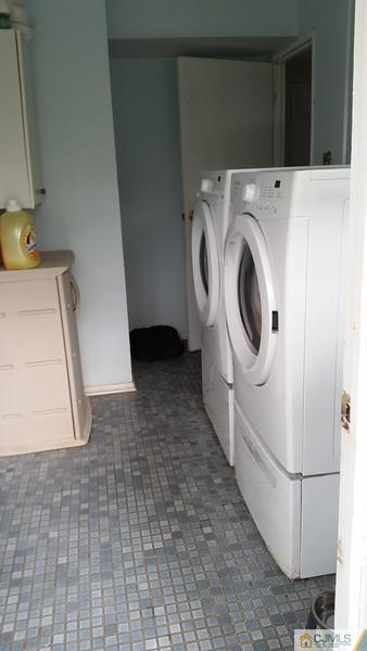 10 Hansen Road Old Bridge, NJ 08857 - Photo 20 of 24 a utility room with dryer and washer