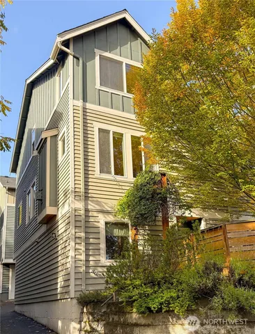 $3,400 | 1006 North 39th Street, Seattle, WA 98103