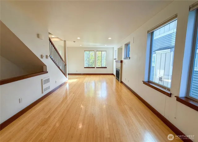 $3,400 | 1006 North 39th Street, Seattle, WA 98103