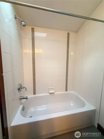 $3,400 | 1006 North 39th Street, Seattle, WA 98103