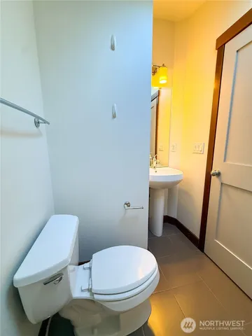 $3,400 | 1006 North 39th Street, Seattle, WA 98103