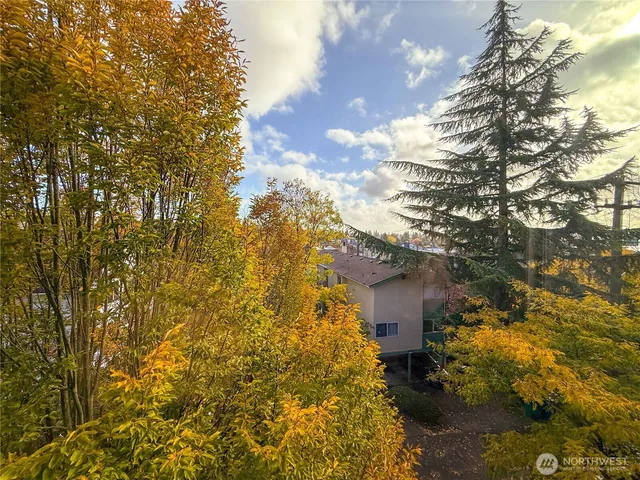 $3,400 | 1006 North 39th Street, Seattle, WA 98103