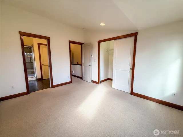 $3,400 | 1006 North 39th Street, Seattle, WA 98103