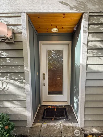 $3,400 | 1006 North 39th Street, Seattle, WA 98103