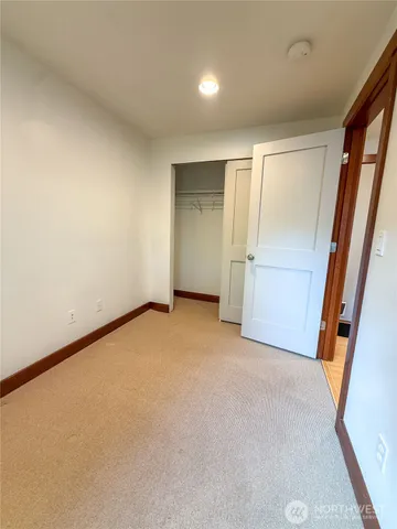 $3,400 | 1006 North 39th Street, Seattle, WA 98103