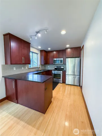 $3,400 | 1006 North 39th Street, Seattle, WA 98103