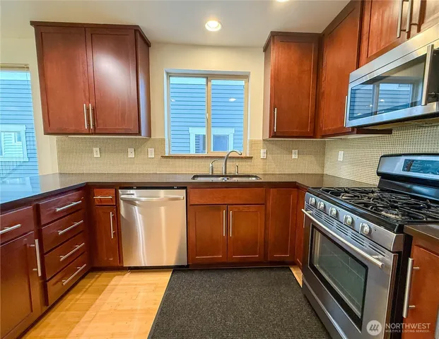 $3,400 | 1006 North 39th Street, Seattle, WA 98103