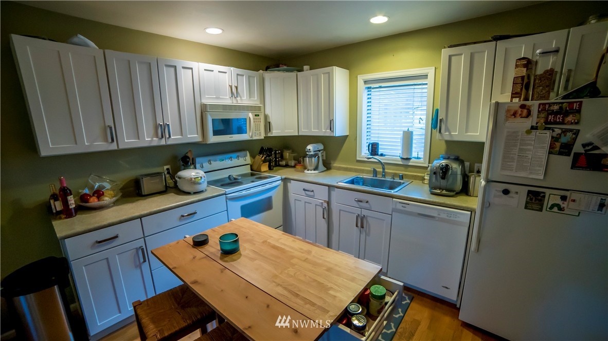 3406 West Government Way, Unit 7 Seattle, WA 98199 - Photo 2 of 16