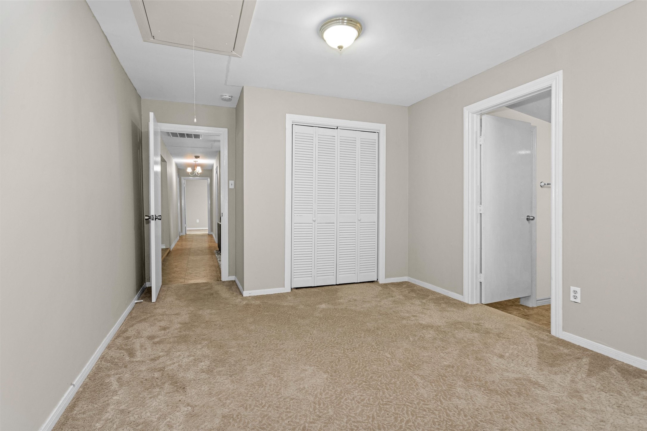 99 Main Street Huntsville, TX 77340 - Photo 25 of 47 Primary bedroom.