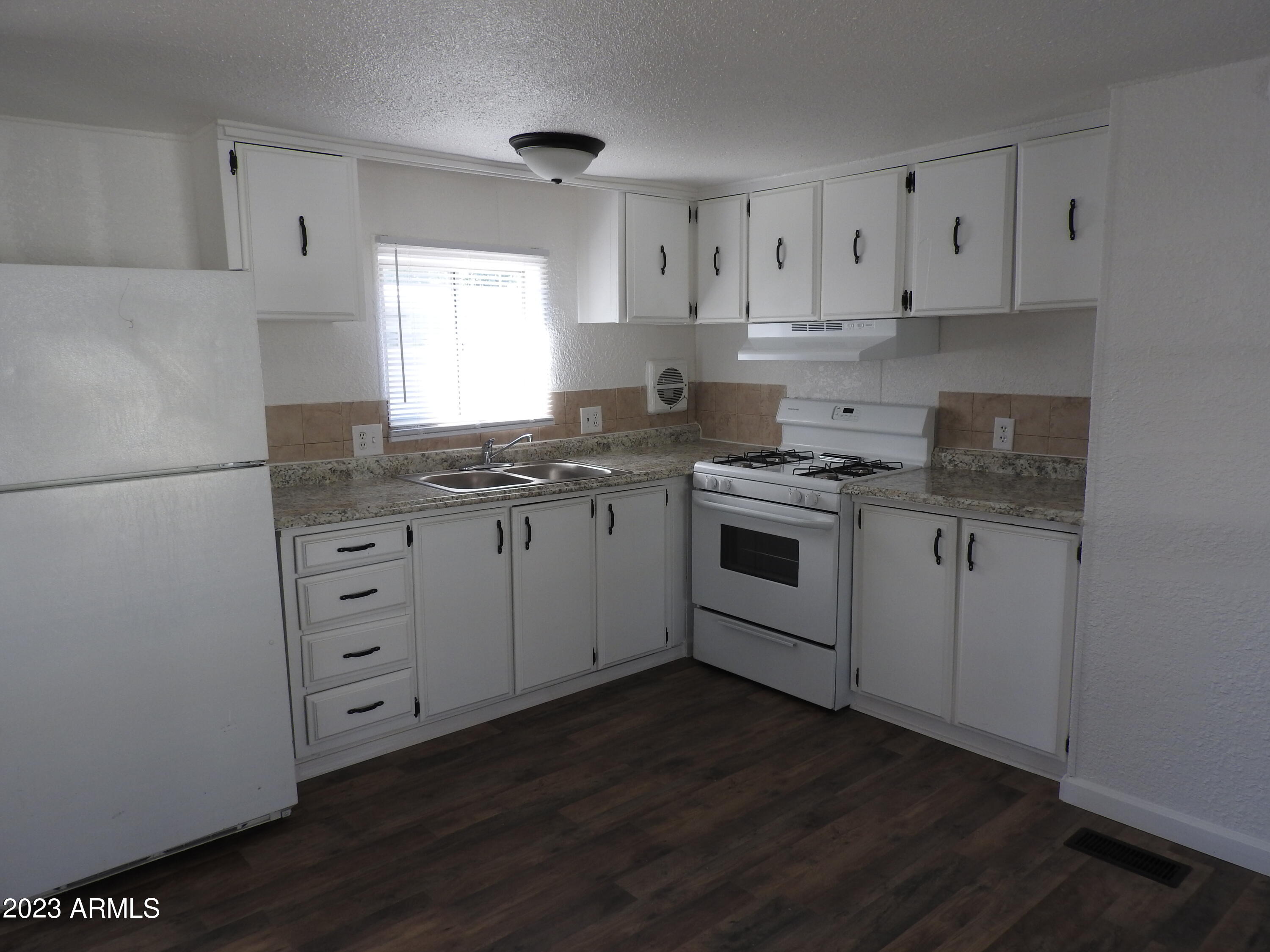 9501 East Broadway Road, Unit 60 Mesa, AZ 85208 - Photo 3 of 27 Kitchen