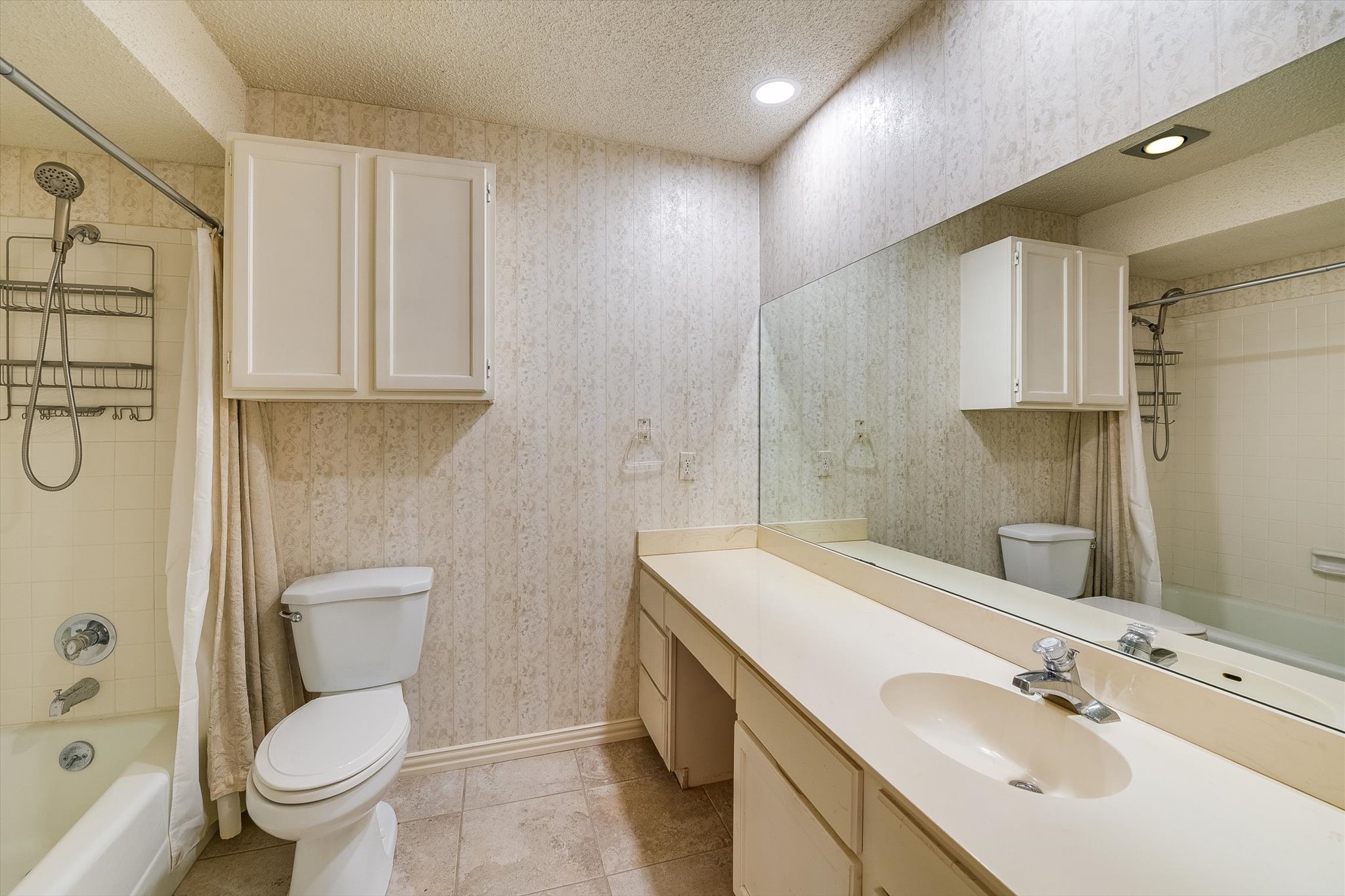 7919 Ridgeline North Austin, TX 78731 - Photo 20 of 23 Makeup vanity in 2nd full bath, expansive counter space